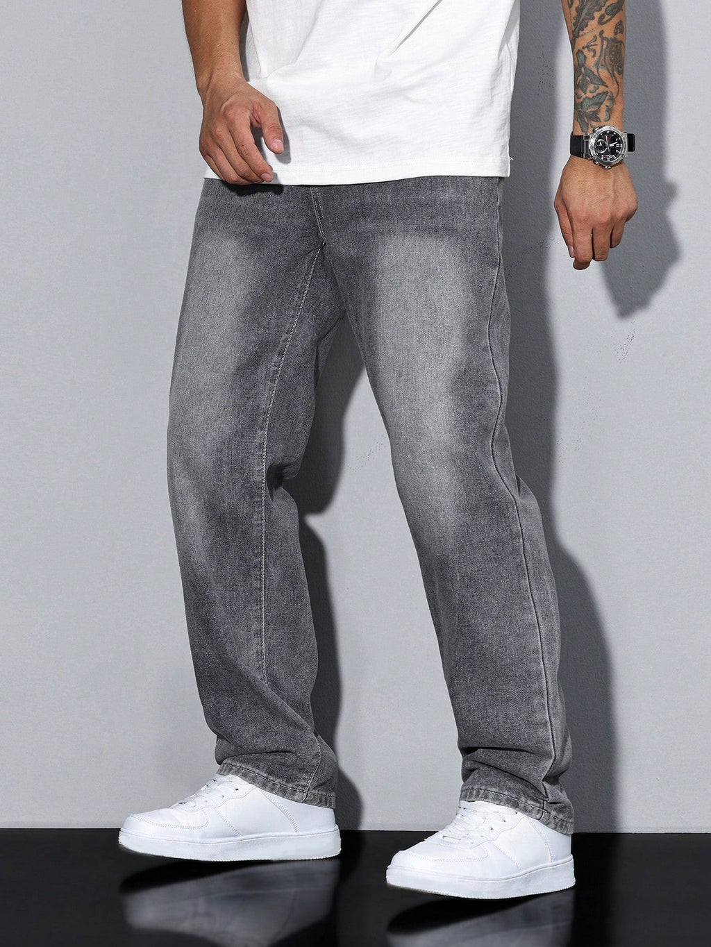 Regular Fit Straight Leg Mid Rise Denim Jeans with Zip Closure for Men