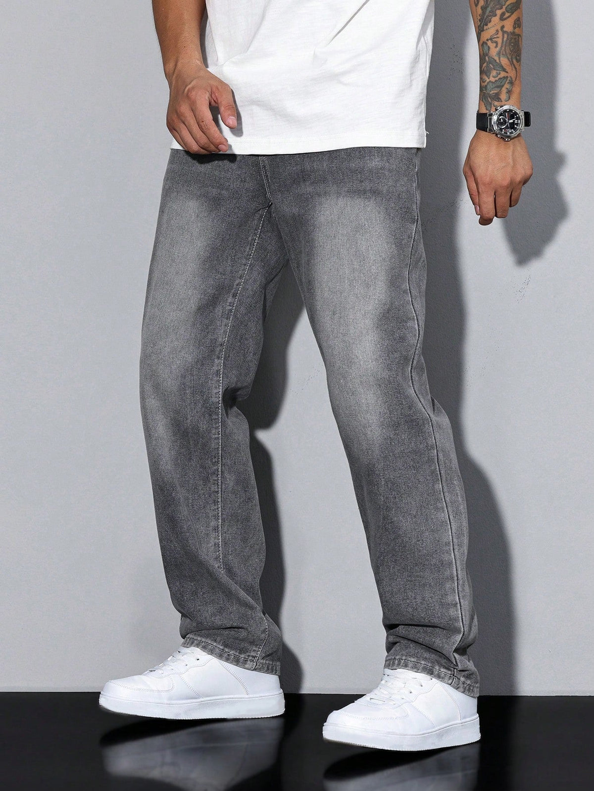 Regular Fit Straight Leg Mid Rise Denim Jeans with Zip Closure for Men