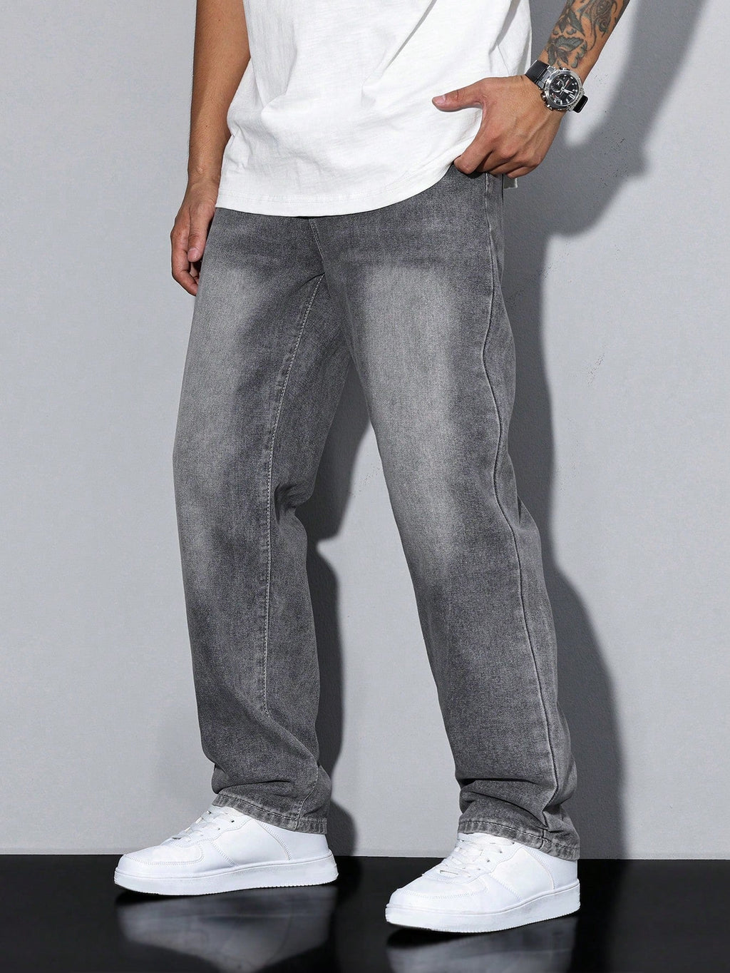 Regular Fit Straight Leg Mid Rise Denim Jeans with Zip Closure for Men