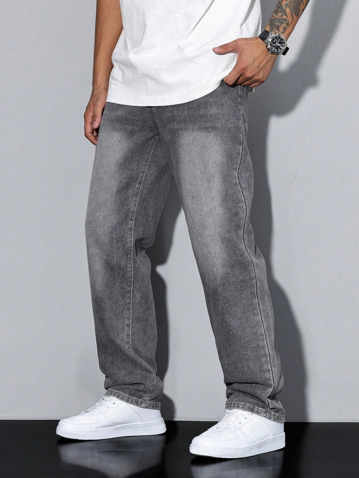 Regular Fit Straight Leg Mid Rise Denim Jeans with Zip Closure for Men