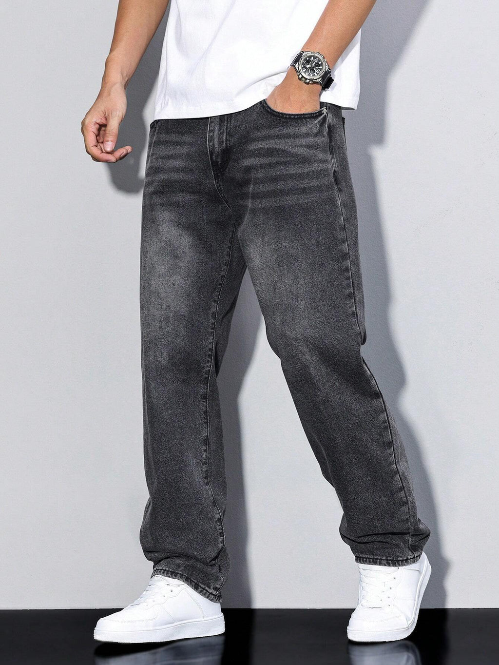 Regular Fit Straight Leg Mid Rise Denim Jeans with Zip Closure for Men