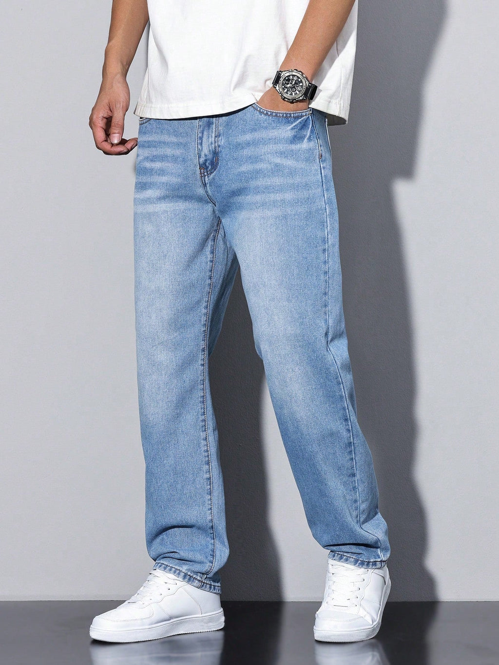 Regular Fit Straight Leg Mid Rise Denim Jeans with Zip Closure for Men