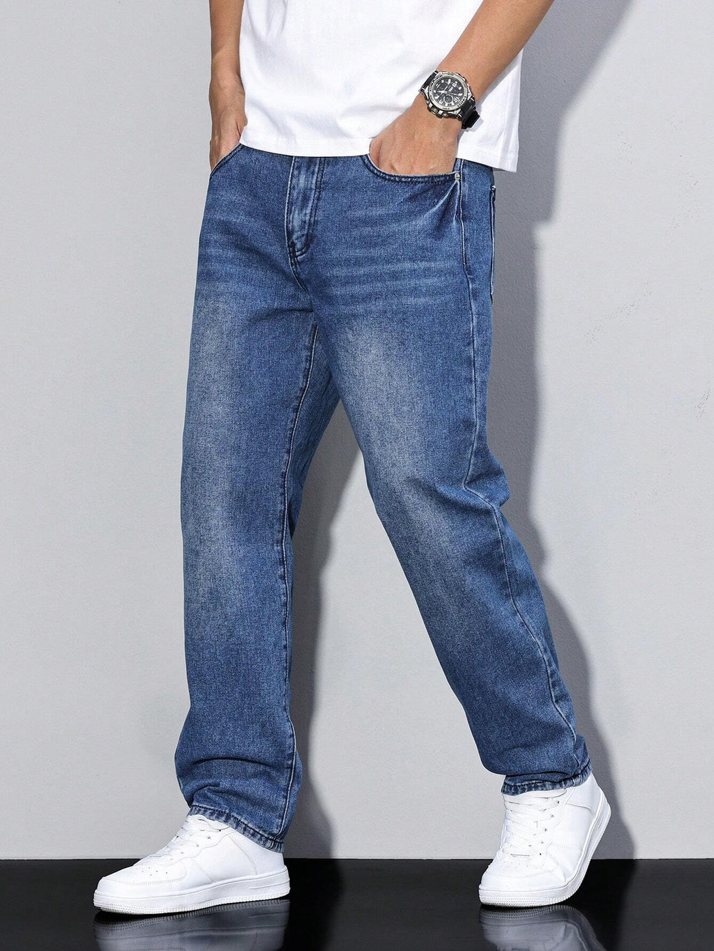 Regular Fit Straight Leg Mid Rise Denim Jeans with Zip Closure for Men