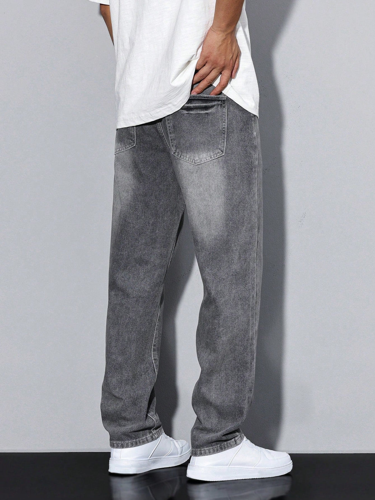 Regular Fit Straight Leg Mid Rise Denim Jeans with Zip Closure for Men