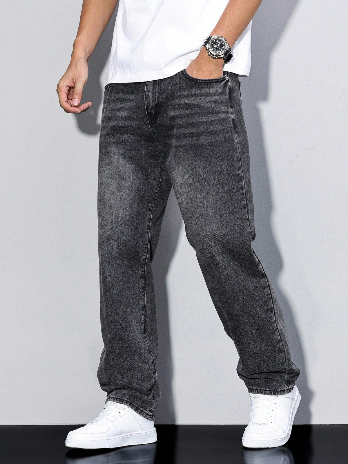 Regular Fit Straight Leg Mid Rise Denim Jeans with Zip Closure for Men