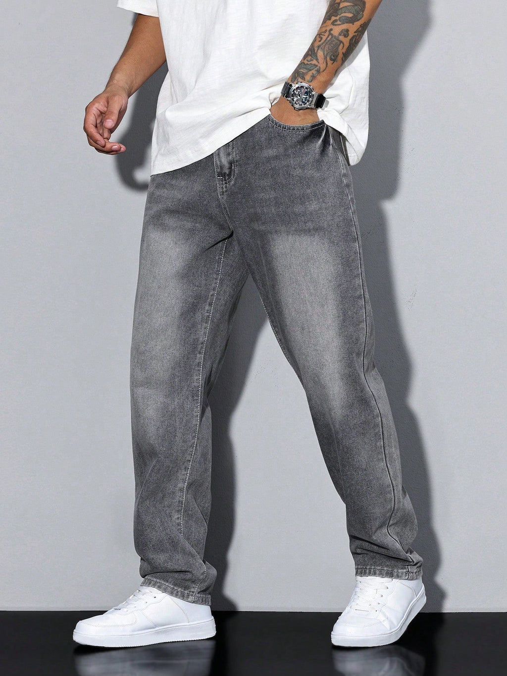 Regular Fit Straight Leg Mid Rise Denim Jeans with Zip Closure for Men