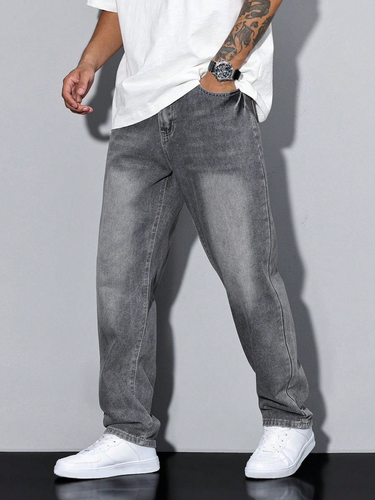 Regular Fit Straight Leg Mid Rise Denim Jeans with Zip Closure for Men