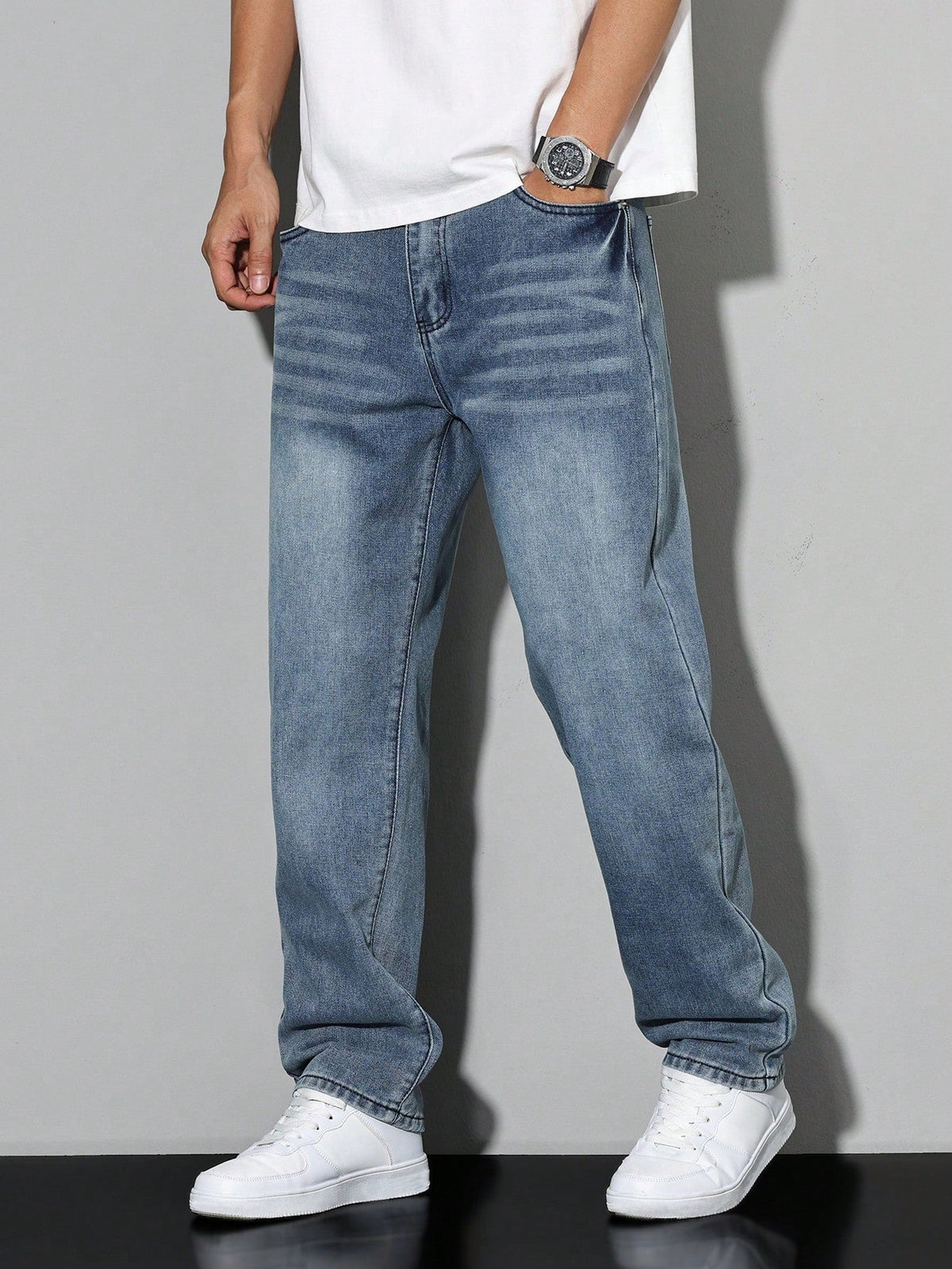 Regular Fit Straight Leg Mid Rise Denim Jeans with Zip Closure for Men